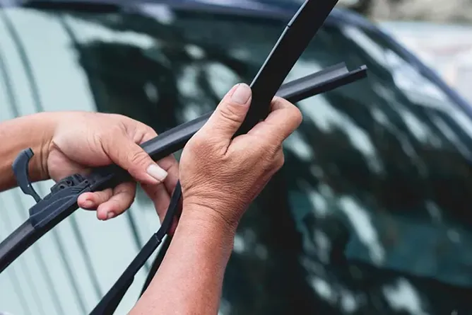 Berapa Lama Usia Karet Wiper ? 