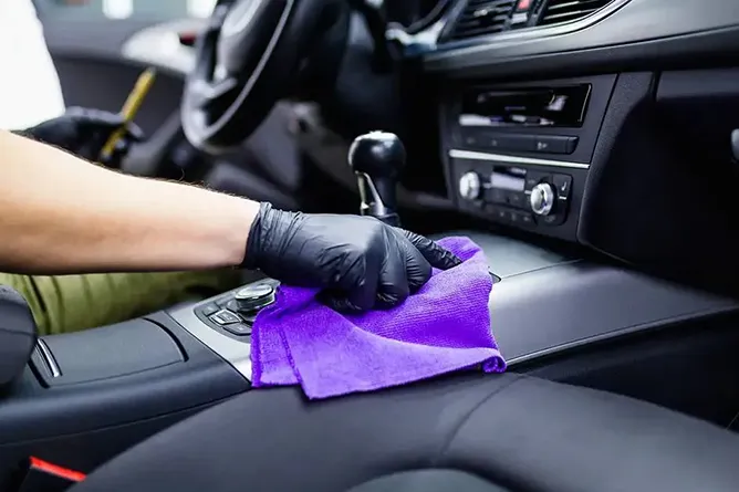 Tips Bersihkan Noda Interior Saat Darurat