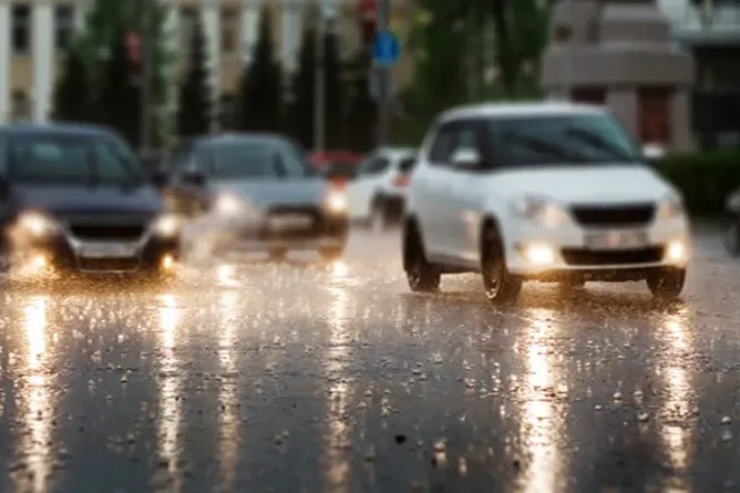 Tips Merawat Mobil Yang Parkir Diluar Di Musim Hujan